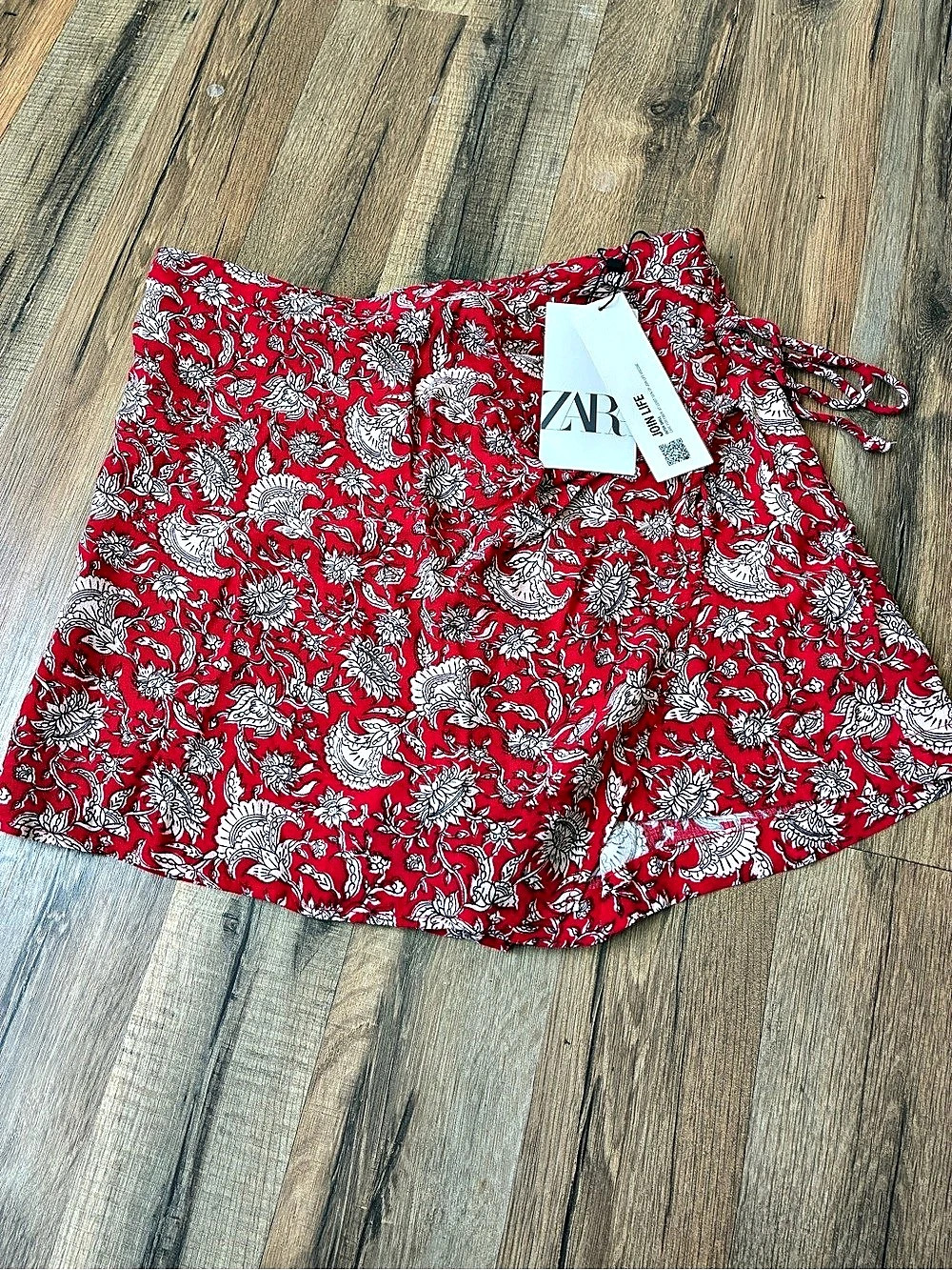 ZARA Red Floral Paisley Skort Size Small NWT